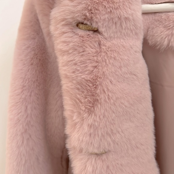 GAP Faux Fur Jacket XS. Sooo soft and plush - Picture 4 of 6